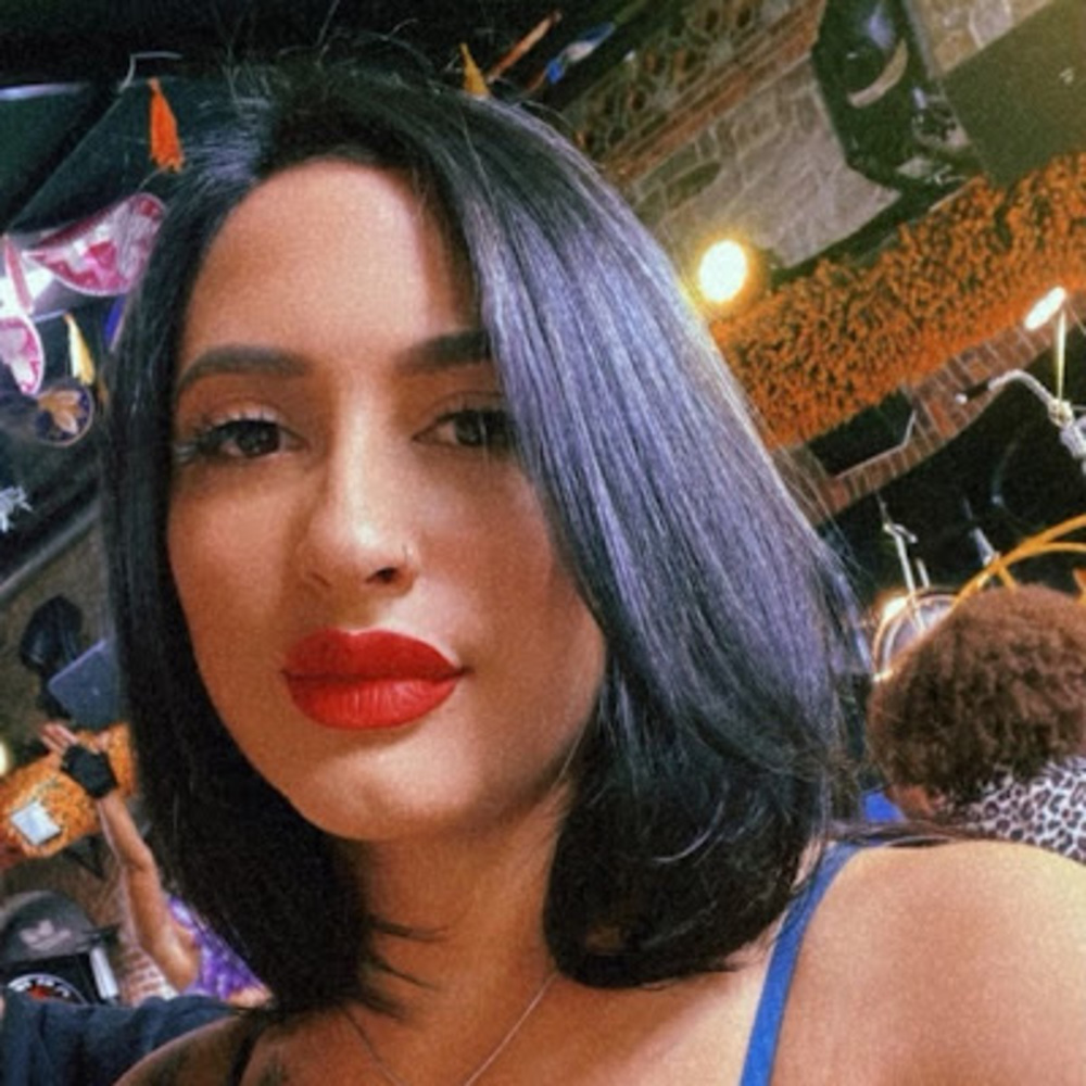 Meet your Posher, Desiree